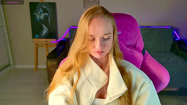 Snapshot of Shawty_Mia chatting on December 2025 02:04:01 PM Shawty Mia online show from December 2025 02:04:01 PM