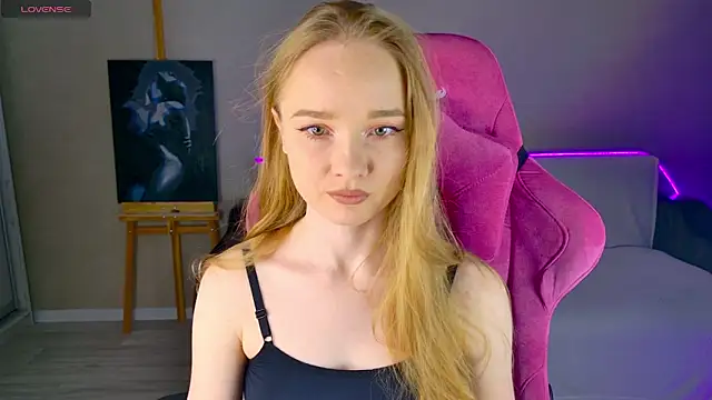 Snapshot of Shawty_Mia chatting on December 2025 05:09:02 PM Shawty Mia online show from December 2025 05:09:02 PM