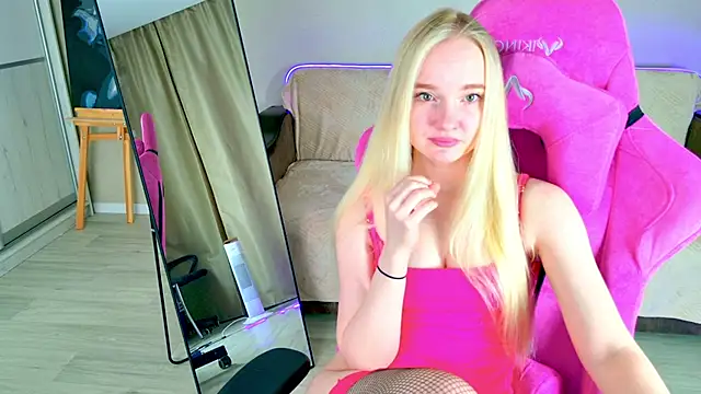 Snapshot of Shawty_Mia chatting on April 2026 07:58:01 PM Shawty Mia online show from April 2026 07:58:01 PM