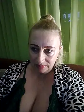 Snapshot of Esenia505 chatting on November 2025 05:48:02 PM Esenia505 online show from November 2025 05:48:02 PM