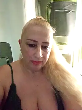 Snapshot of Esenia505 chatting on November 2025 09:11:01 AM Esenia505 online show from November 2025 09:11:01 AM