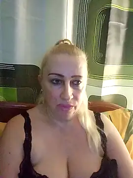 Snapshot of Esenia505 chatting on December 2025 04:57:02 PM Esenia505 online show from December 2025 04:57:02 PM