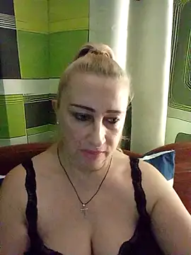 Snapshot of Esenia505 chatting on December 2025 03:11:02 AM Esenia505 online show from December 2025 03:11:02 AM