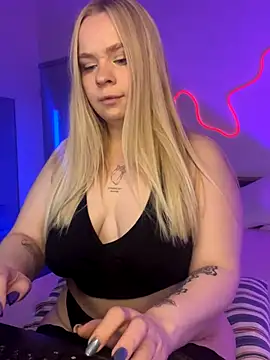 Snapshot of LisaCandy1 chatting on December 2025 04:38:01 PM LisaCandy1 online show from December 2025 04:38:01 PM