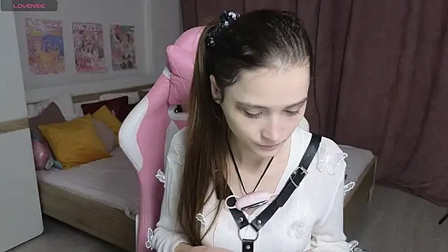 Snapshot of Hana_Flo_ chatting on November 2025 01:44:01 PM Hana Flo online show from November 2025 01:44:01 PM