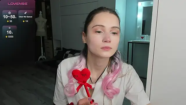 Hana Flo  online show from February 2026 03:05:02 PM