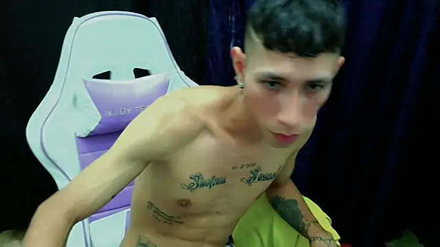 Snapshot of The_latin_boy chatting on October 2025 07:37:02 PM The latin boy online show from October 2025 07:37:02 PM