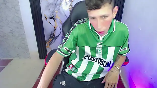 The latin boy online show from November 2025 06:20:01 PM