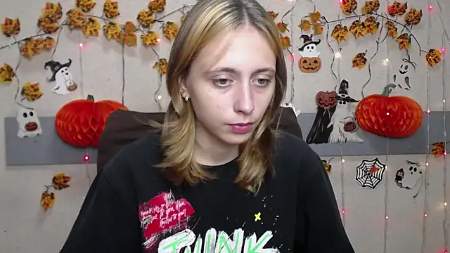 Snapshot of TracyLll chatting on November 2025 11:53:02 AM TracyLll online show from November 2025 11:53:02 AM