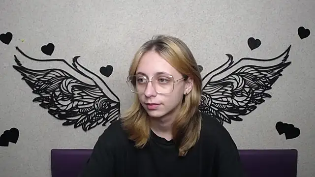 Snapshot of TracyLll chatting on November 2025 11:53:02 AM TracyLll online show from November 2025 11:53:02 AM