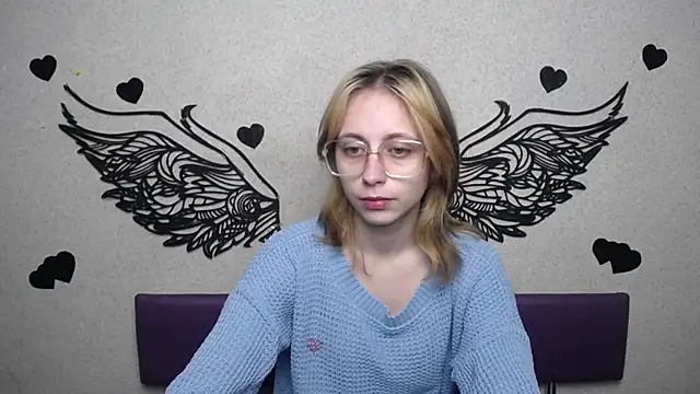 Snapshot of TracyLll chatting on November 2025 11:43:02 AM TracyLll online show from November 2025 11:43:02 AM