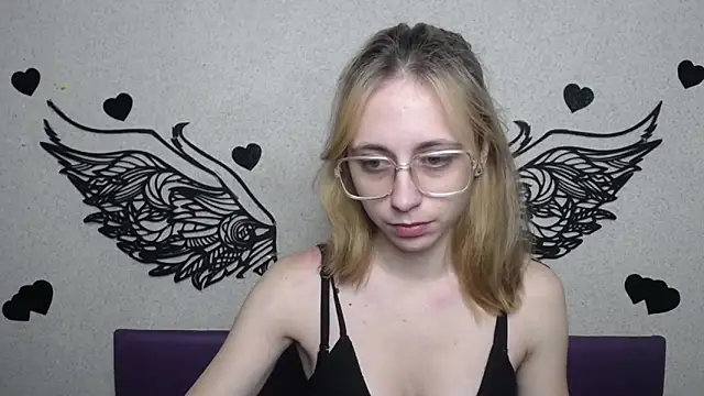 Snapshot of TracyLll chatting on November 2025 11:57:02 AM TracyLll online show from November 2025 11:57:02 AM