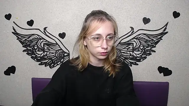 Snapshot of TracyLll chatting on November 2025 11:47:02 AM TracyLll online show from November 2025 11:47:02 AM