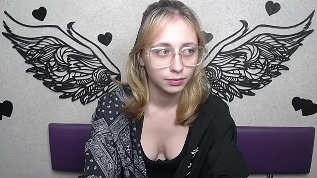 Snapshot of TracyLll chatting on December 2025 06:22:02 AM TracyLll online show from December 2025 06:22:02 AM