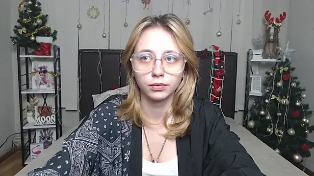 TracyLll online show from December 2025 06:09:01 AM