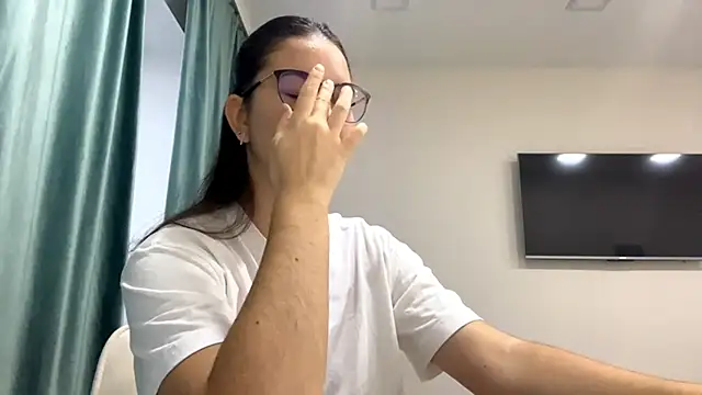 Snapshot of Allisgree chatting on November 2025 06:14:01 AM Allisgree online show from November 2025 06:14:01 AM