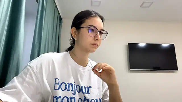 Snapshot of Allisgree chatting on November 2025 07:18:01 AM Allisgree online show from November 2025 07:18:01 AM