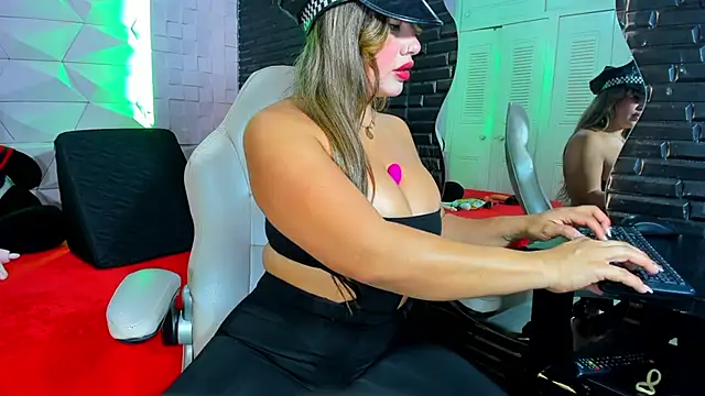 Snapshot of ChanellBrad chatting on December 2025 01:50:02 PM ChanellBrad online show from December 2025 01:50:02 PM