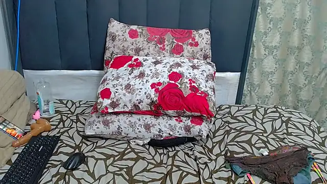 Snapshot of SwaziBeauty chatting on November 2025 01:48:02 AM SwaziBeauty online show from November 2025 01:48:02 AM