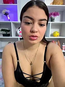 Itskari  online show from December 2025 02:23:01 PM