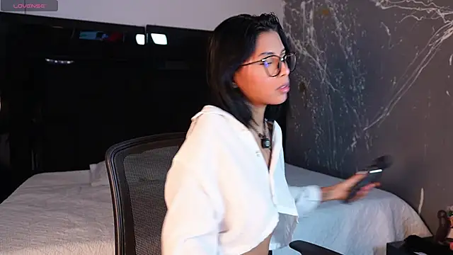 Snapshot of LilithLuxorr chatting on November 2025 01:00:02 PM LilithLuxorr online show from November 2025 01:00:02 PM