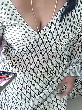 Snapshot of tamil_chitra12 chatting on November 2025 04:34:01 AM tamil chitra12 online show from November 2025 04:34:01 AM