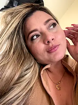 Snapshot of BunnyFoxxxy chatting on December 2025 09:20:01 PM BunnyFoxxxy online show from December 2025 09:20:01 PM