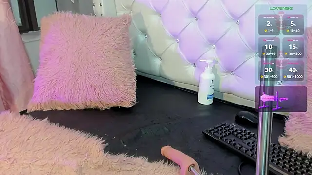 Snapshot of Cristinawhite chatting on November 2025 08:29:02 PM Cristinawhite online show from November 2025 08:29:02 PM