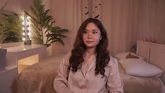 LeanoraBierod online show from October 2025 01:45:01 PM