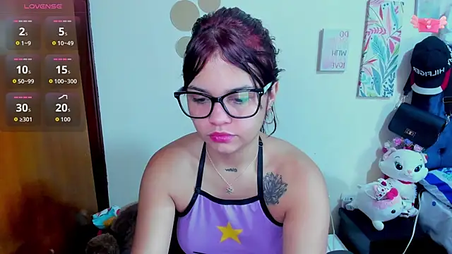 Snapshot of Emma_boo chatting on November 2025 01:22:01 PM Emma boo online show from November 2025 01:22:01 PM