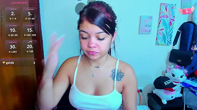 Snapshot of Emma_boo chatting on November 2025 02:35:01 PM Emma boo online show from November 2025 02:35:01 PM