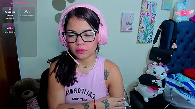 Snapshot of Emma_boo chatting on November 2025 03:07:02 PM Emma boo online show from November 2025 03:07:02 PM