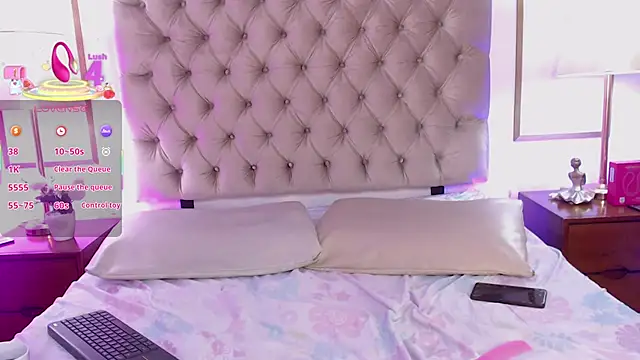 Snapshot of ViolettConnor-x chatting on November 2025 09:25:01 PM ViolettConnor-x online show from November 2025 09:25:01 PM