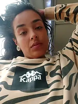 Snapshot of Moon_And_Sunn chatting on October 2025 03:47:02 PM Moon And Sunn online show from October 2025 03:47:02 PM