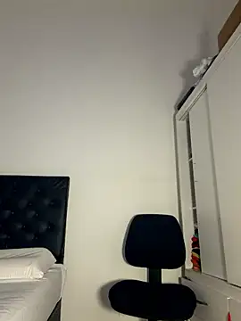 Romy-R-O online show from January 2026 01:49:02 PM