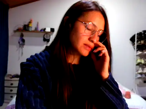 Snapshot of KendallTwisTx chatting on November 2025 04:04:01 AM KendallTwisTx online show from November 2025 04:04:01 AM