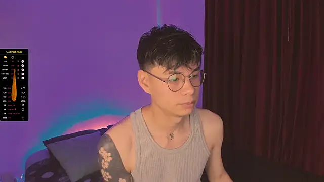 Snapshot of estmonnn chatting on November 2025 11:47:01 PM estmonnn online show from November 2025 11:47:01 PM