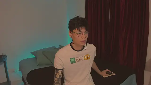 Snapshot of estmonnn chatting on December 2025 11:23:02 PM estmonnn online show from December 2025 11:23:02 PM