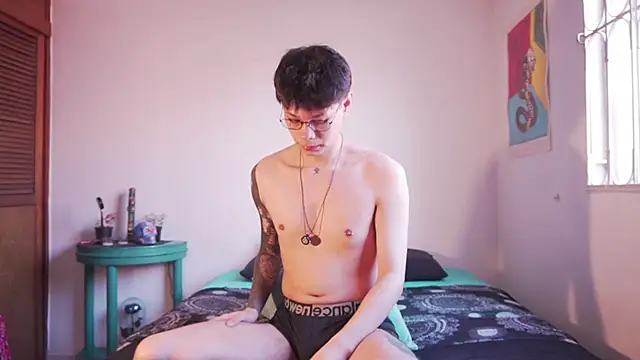 estmonnn online show from April 2026 01:09:02 PM