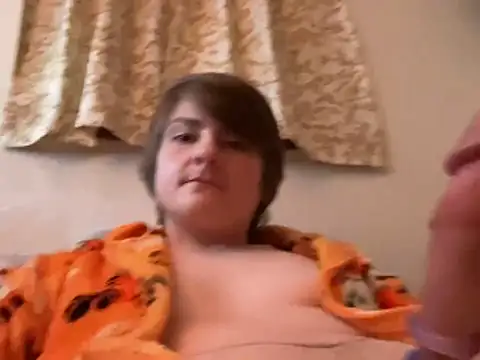 Snapshot of smallguy808 chatting on October 2025 04:03:02 AM smallguy808 online show from October 2025 04:03:02 AM