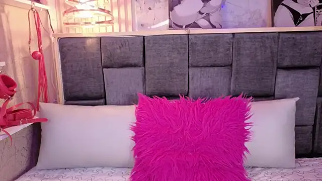 Im-Lola online show from April 2026 07:19:01 PM
