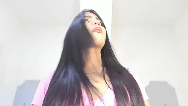 Snapshot of roxana_scott1 chatting on March 2026 04:18:01 AM roxana scott1 online show from March 2026 04:18:01 AM