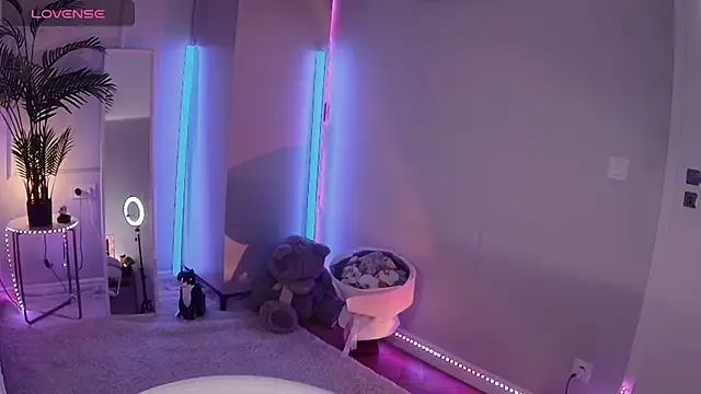 Alice Bloome online show from October 2025 06:26:02 AM