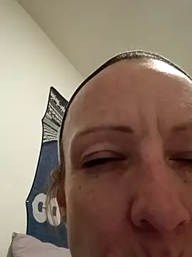 Snapshot of Karebearz1 chatting on November 2025 02:23:02 AM Karebearz1 online show from November 2025 02:23:02 AM