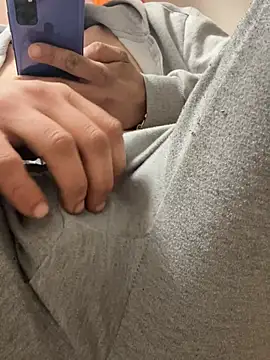 llioo22 online show from February 2026 07:12:01 AM