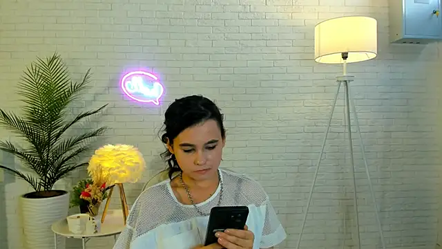 Snapshot of DinahLumb chatting on October 2025 12:39:02 PM DinahLumb online show from October 2025 12:39:02 PM