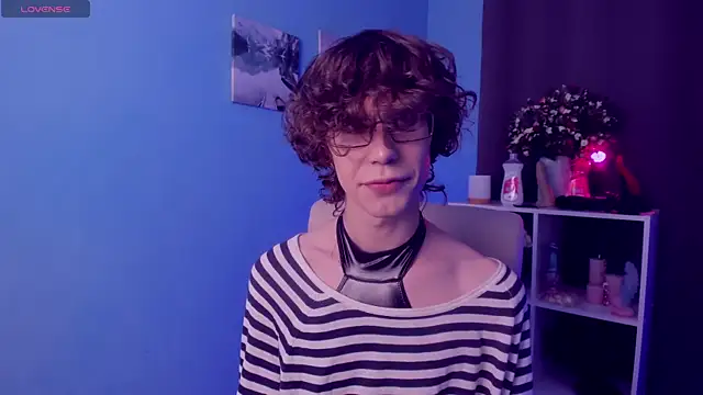 Snapshot of LeoBensyten chatting on November 2025 01:44:02 PM LeoBensyten online show from November 2025 01:44:02 PM