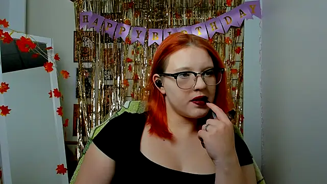 Snapshot of FoxPlayXX chatting on November 2025 09:37:02 PM FoxPlayXX online show from November 2025 09:37:02 PM