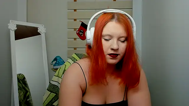 Snapshot of FoxPlayXX chatting on November 2025 10:46:01 PM FoxPlayXX online show from November 2025 10:46:01 PM