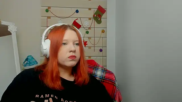 Snapshot of FoxPlayXX chatting on December 2025 10:18:02 PM FoxPlayXX online show from December 2025 10:18:02 PM